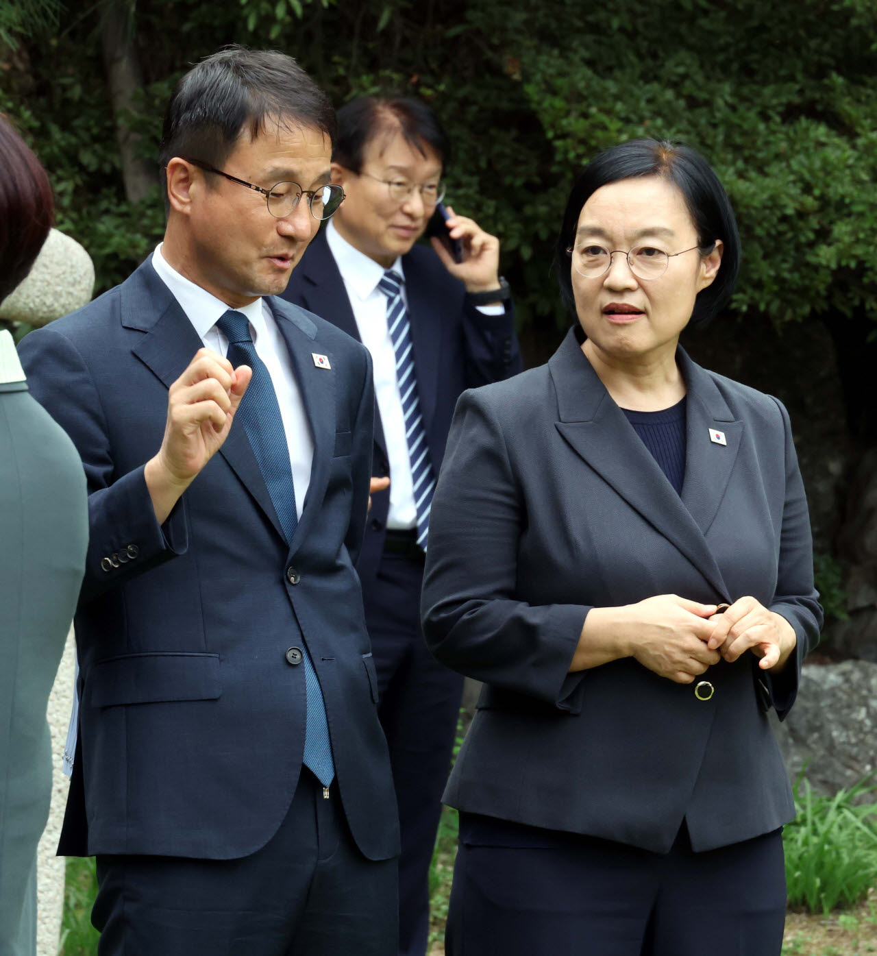 [이데일리 방인권 기자] 한성숙 국무총리와 한병도 더불어민주당 원내대표가 13일 서울 종로구 삼청동 국무총리 서울공관에서 열린 고위당정협의회에 앞서 환담을 나누고 있다.