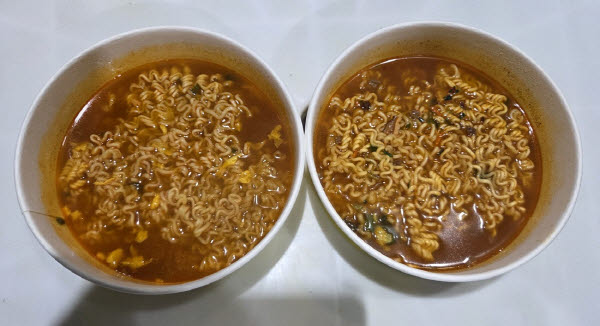 “주식도 파란데 라면까지…” 1000원 ‘한강라면’, 맛은 상한가일까[먹어보고서]