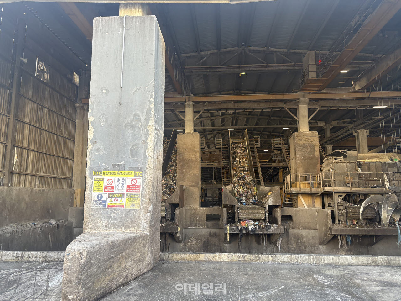 TC 통합 고형폐기물 처리시설에서 분리되는 생활 폐기물(사진=이데일리 김윤지 기자)
