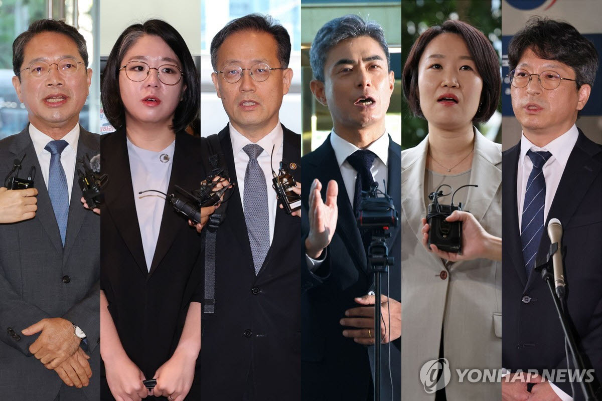 인사청문회 준비 사무실 출근하는 장관 후보자들. 왼쪽부터 김승원 법무부 장관 후보자, 13일 자진 사퇴한 용혜인 성평등가족부 장관 후보자, 이형일 부총리 겸 재정경제부 장관 후보자, 강신철 국방부 장관 후보자, 이소영 중소벤처기업부 장관 후보자, 홍지선 국토교통부 장관 후보자. (사진=연합뉴스)