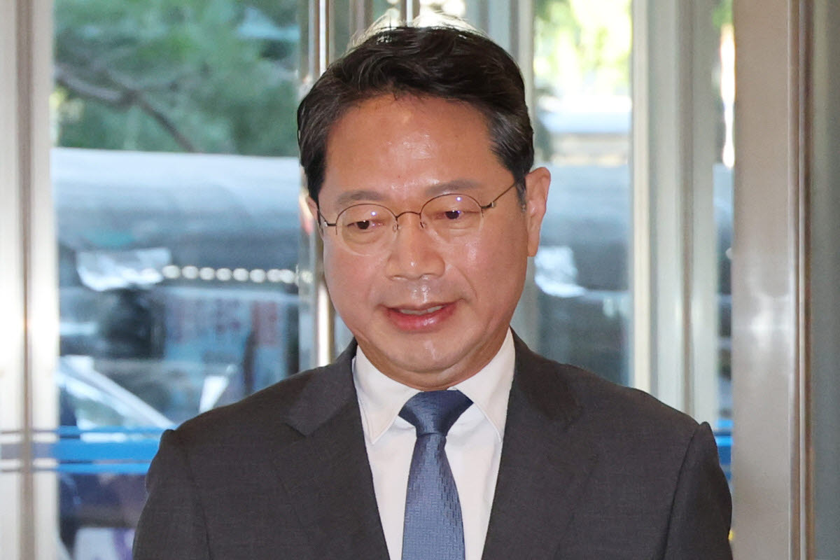 김승원 법무부 장관 후보자가 11일 서울 종로구 적선현대빌딩에 마련된 인사청문회 준비 사무실로 출근하고 있다. (사진=연합뉴스)
