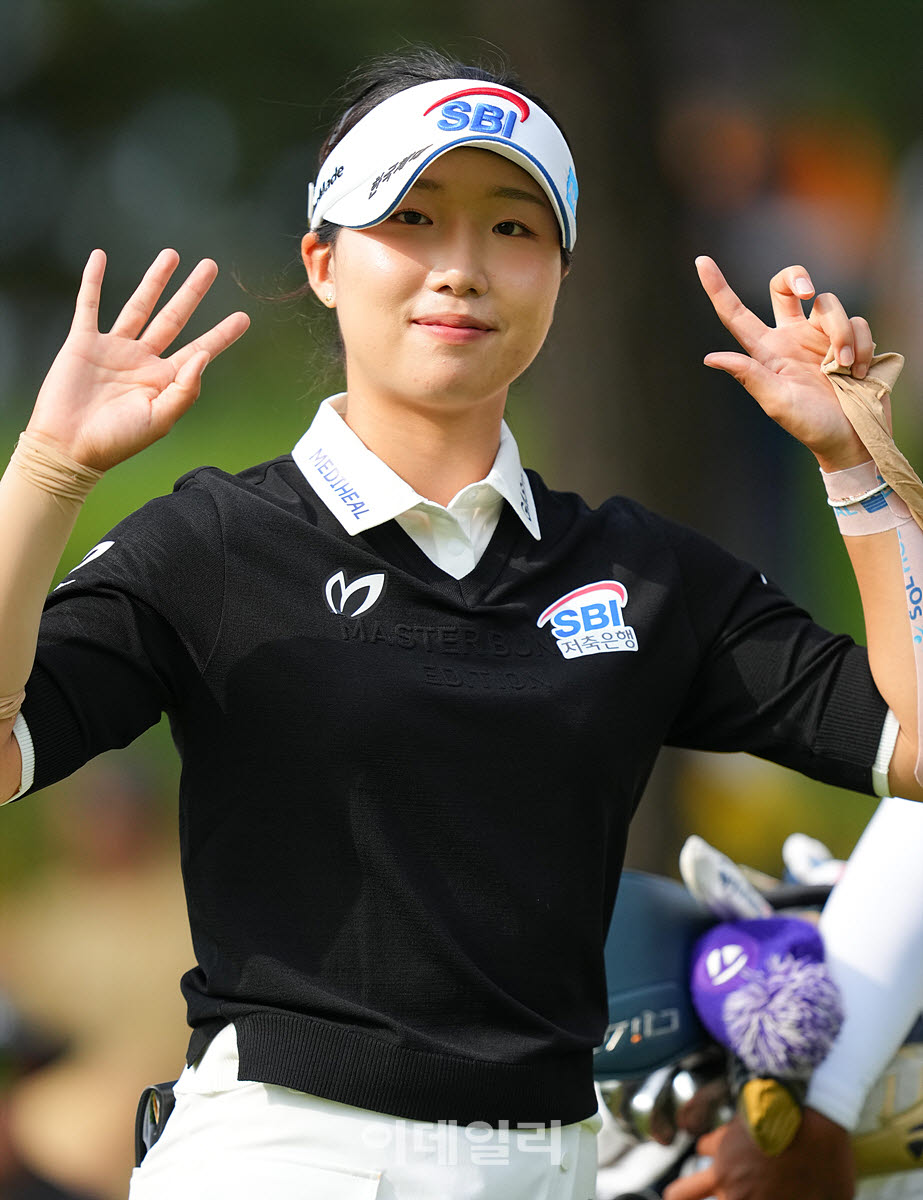 [포토]이동은,최종일도 반가운 두손 인사