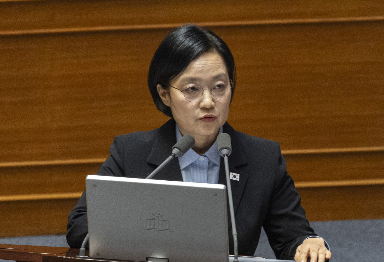 한성숙 국무총리가 14일 국회에서 열린 제439회 정기회 교육·사회·문화 분야 대정부 질문에서 답변하고 있다.(사진=연합뉴스)