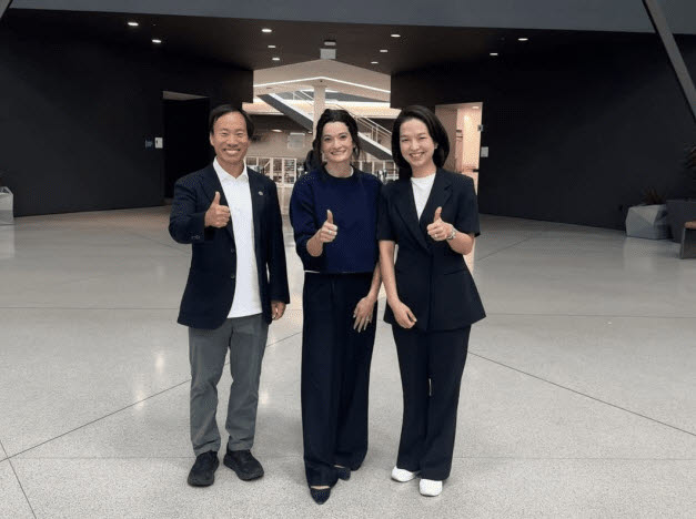 김성훈 업스테이지 대표와 진윤정 최고 재무책임자(CFO)가 엔비디아 본사를 방문했다. 젠슨 황 CEO의 딸인 매디슨 황 엔비디아 수석이사의 초청으로 이뤄졌다. 사진=김성훈 대표 페이스북