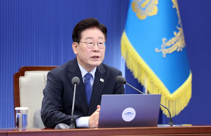 이재명 대통령이 11일 청와대에서 열린 수석보좌관회의에서 발언하고 있다.(사진=연합뉴스)