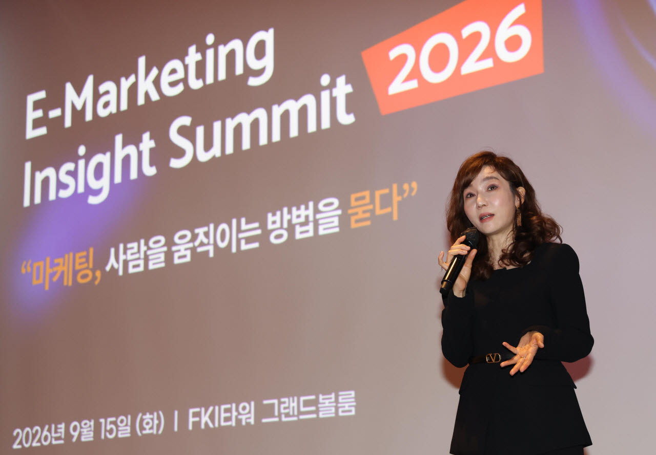 E-마케팅 인사이트 서밋 2026이 15일 서울 영등포구 여의도 FKI 타워에서 “마케팅, 사람을 움직이는 방법을 묻다”를 주제로 개최됐다. 최문희 칸타코리아 대표가 ‘소비자를 읽는 힘 : 시장의 규칙을 바꾸는 소비자 변화의 신호 (글로벌 소비자 트렌드 기반)’을 주제로 발표하고 있다. (사진=이데일리 노진환 기자).