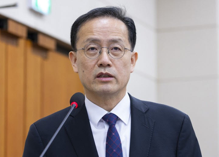 이형일 부총리 겸 재정경제부 장관 후보자가 15일 국회에서 열린 인사청문회에서 인사말을 하고 있다.(사진=연합뉴스)
