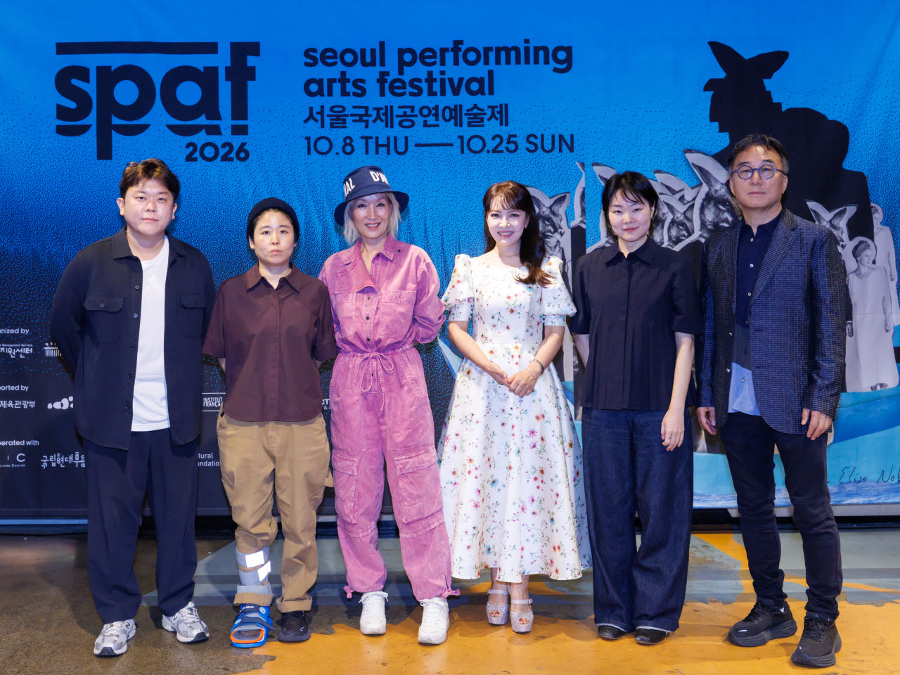 (왼쪽부터) 김재훈 연출가, 구자혜 연출가, 배우 이혜영, 소프라노 임선혜, 윤상은 안무가, 최석규 예술감독 (사진=예술경영지원센터)