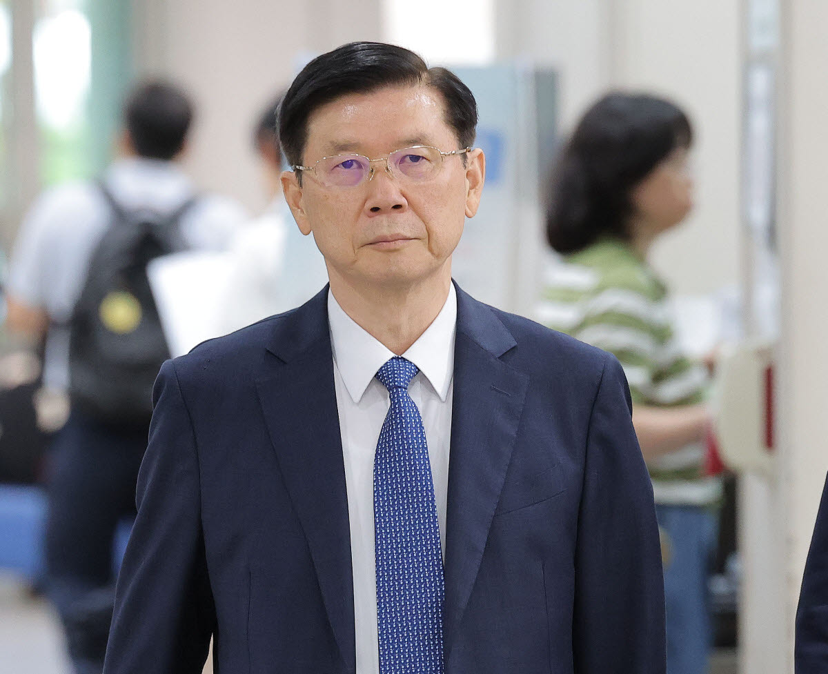 윤석열 전 대통령에 대한 공수처 체포영장 집행을 방해한 혐의로 기소된 박종준 전 경호처장이 지난 7월 9일 서울 서초구 서울중앙지방법원에서 열린 특수공무집행 방해 혐의 등 1심 선고 공판에 출석하고 있다. (사진=연합뉴스)