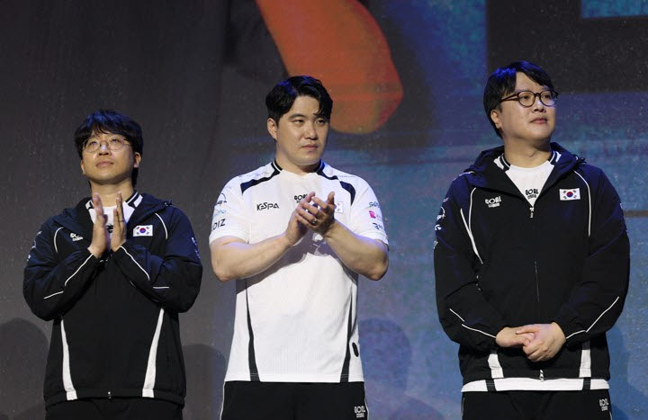 아이치-나고야 아시안게임 e스포츠 대한민국 국가대표. 왼쪽부터 배재민, 연제길, 이광노. 사진=연합뉴스