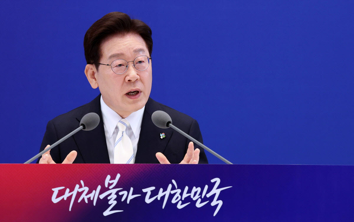 이재명 대통령이 8일 청와대 영빈관에서 열린 취임 1주년 기자회견에서 발언하고 있다.(사진=연합뉴스)
