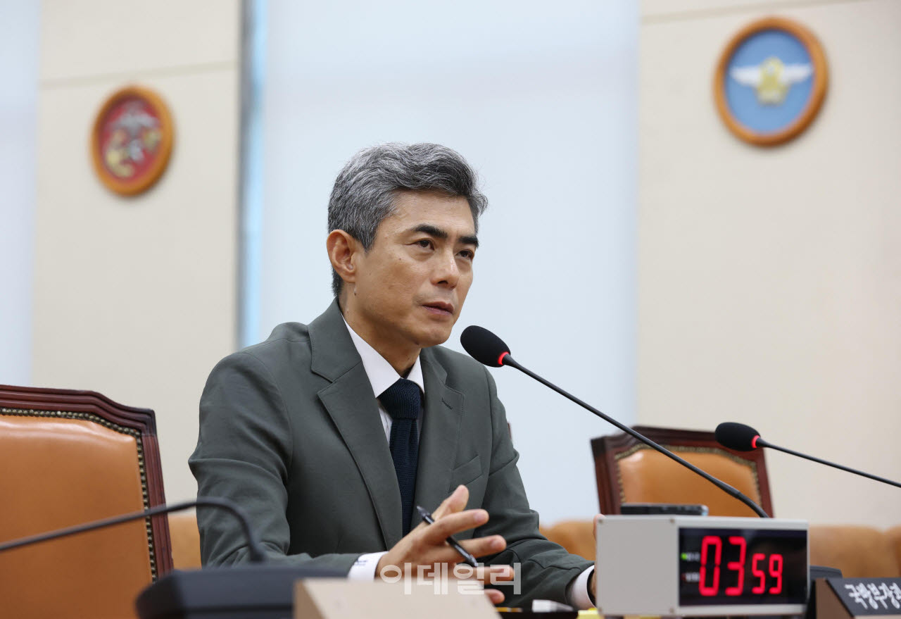 강신철 국방부 장관 후보자가 16일 서울 여의도 국회에서 열린 국방위원회 인사청문회에 출석, 질의에 답변하고 있다. (사진=노진환 기자)