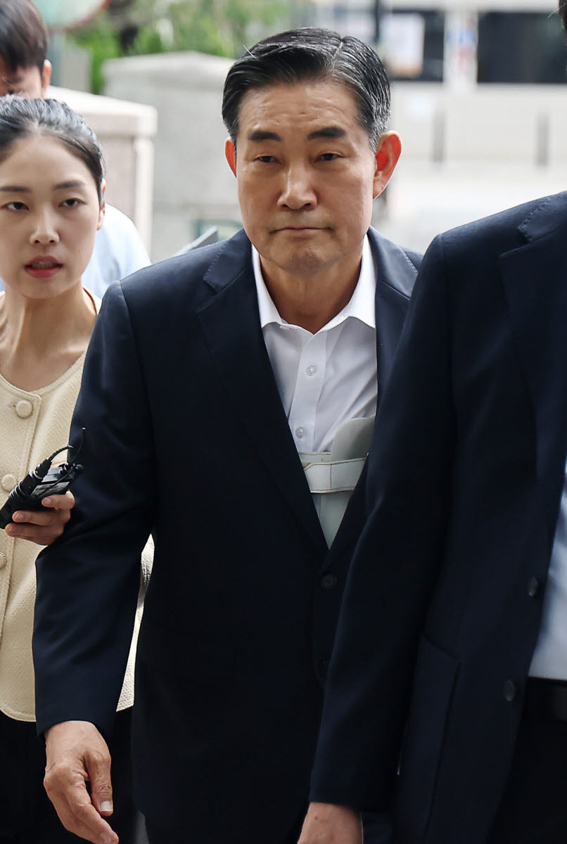 신원식 전 국가안보실장이 조사를 받기 위해 지난 6월 10일 경기도 과천 2차 종합특검에 출석하고 있다. (사진= 연합뉴스)