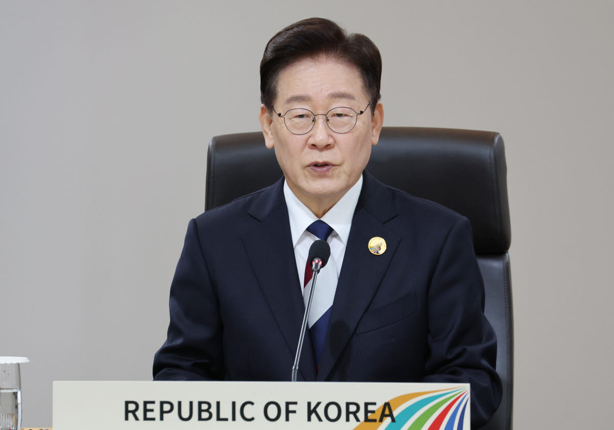 이재명 대통령이 16일 서울의 한 호텔에서 열린 2026년 제1차 한·중앙아시아 정상회의에서 개회사를 하고 있다.(사진=연합뉴스)
