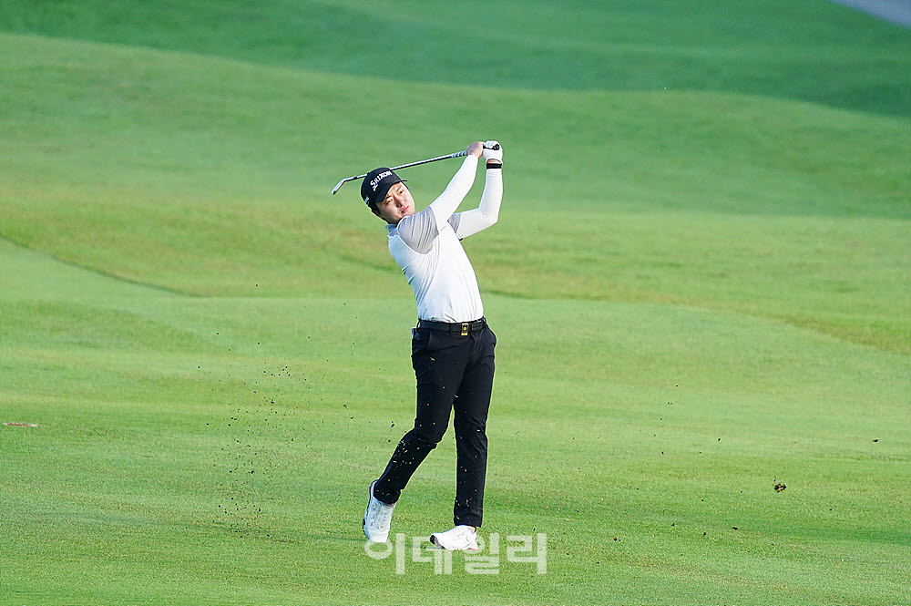 [포토] 김근태, 온 그린 시도