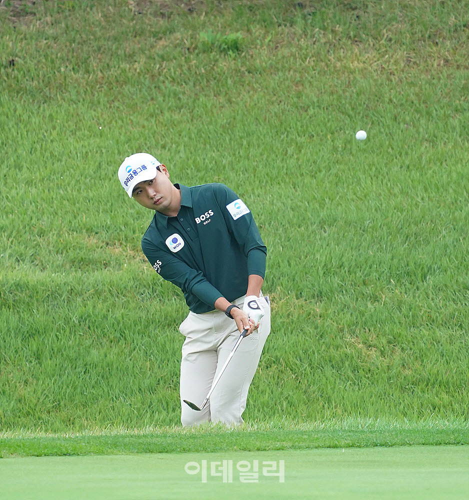 [포토] 조우영, 날카로운 칩핑