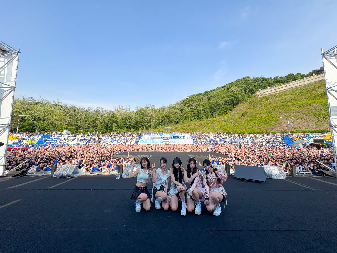 5월 한달간 대학축제 18곳을 종횡무진한 리센느.(사진=더뮤즈엔터테인먼트)