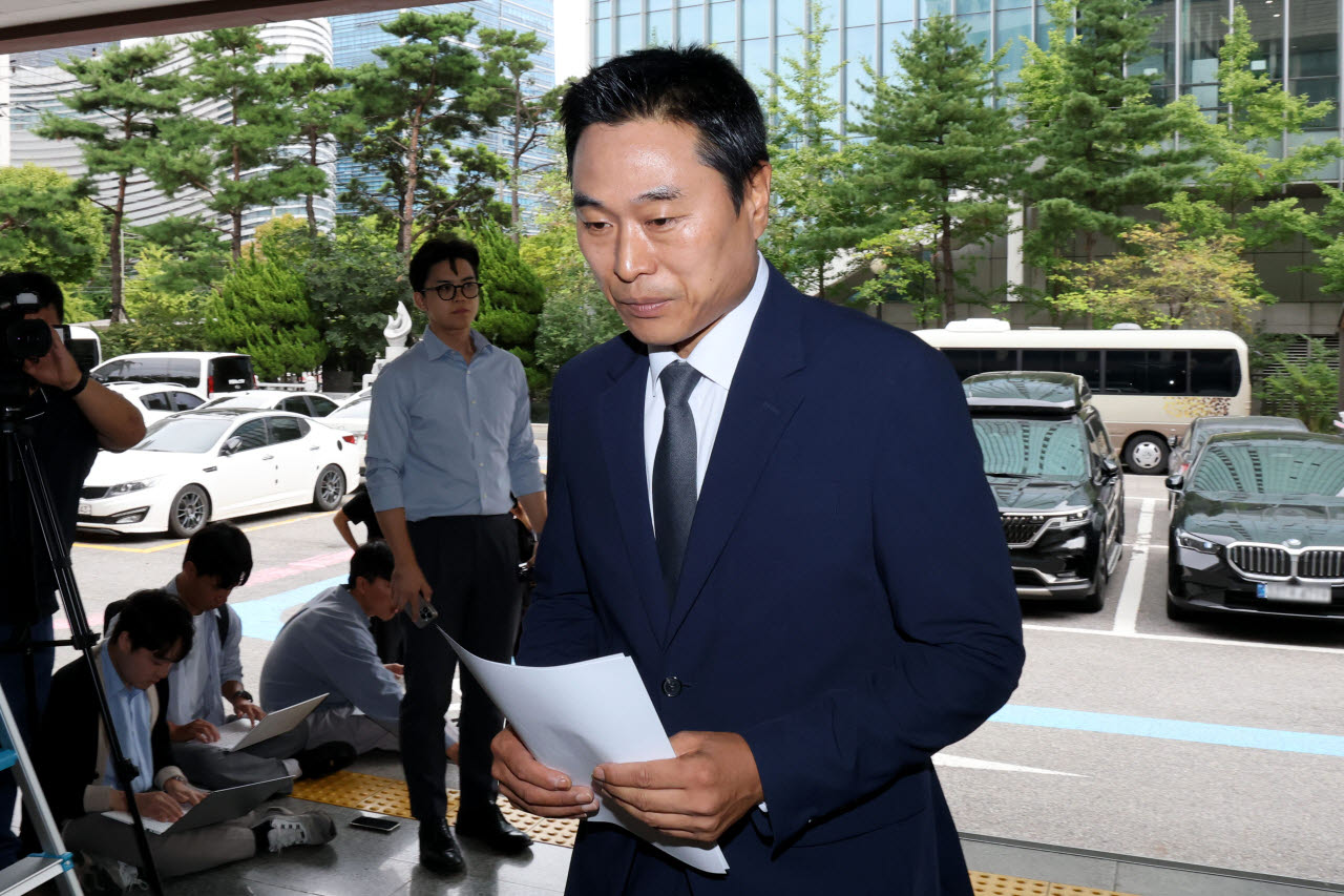 이종배 전 국민의힘 서울시의원이 지난 10일 오후 고발인 신분으로 조사를 받기 위해 서울 영등포경찰서에 출석하고 있다. (사진=뉴스1)
