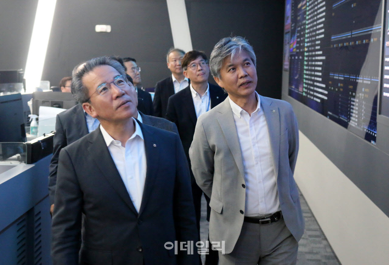 [포토] 추석앞두고 NH통합IT센터 점검하는 박서홍 농협부회장
