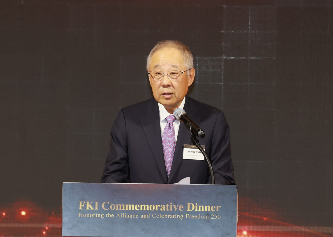 류진 한국경제인협회 회장이 17일 FKI타워 컨퍼런스센터에서 열린 ‘美 건국 250주년 기념 감사 만찬’에서 인사말을 하고 있다. (사진=한경협)
