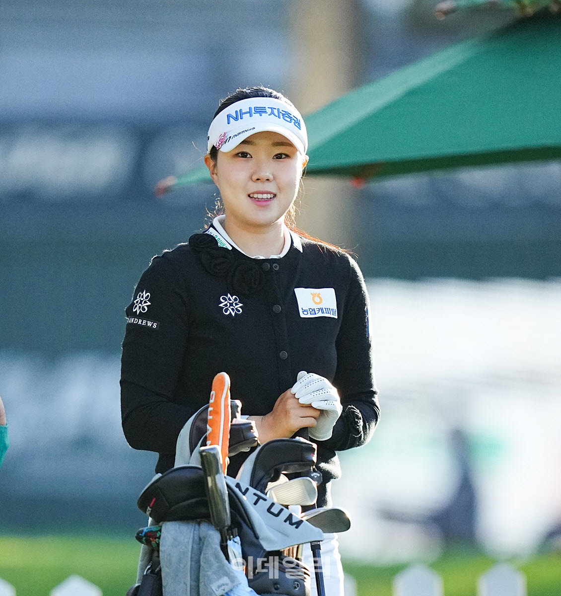 [포토]최정원,첫 홀 반가운 미소