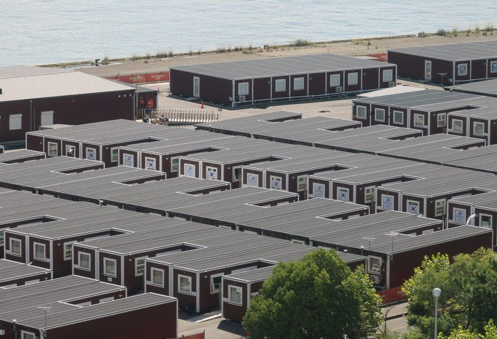 2026 아이치·나고야 아시안게임 개막을 이틀 앞둔 17일 일본 나고야항 인근에 조성된 컨테이너형 목조 조립식 숙소 단지에 태극기가 걸려 있다. 사진=연합뉴스