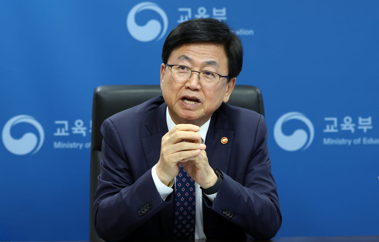 최교진 교육부 장관이 15일 서울 영등포구 한국교육시설안전원에서 이데일리와 인터뷰를 하고 있다. (사진=교육부 제공)