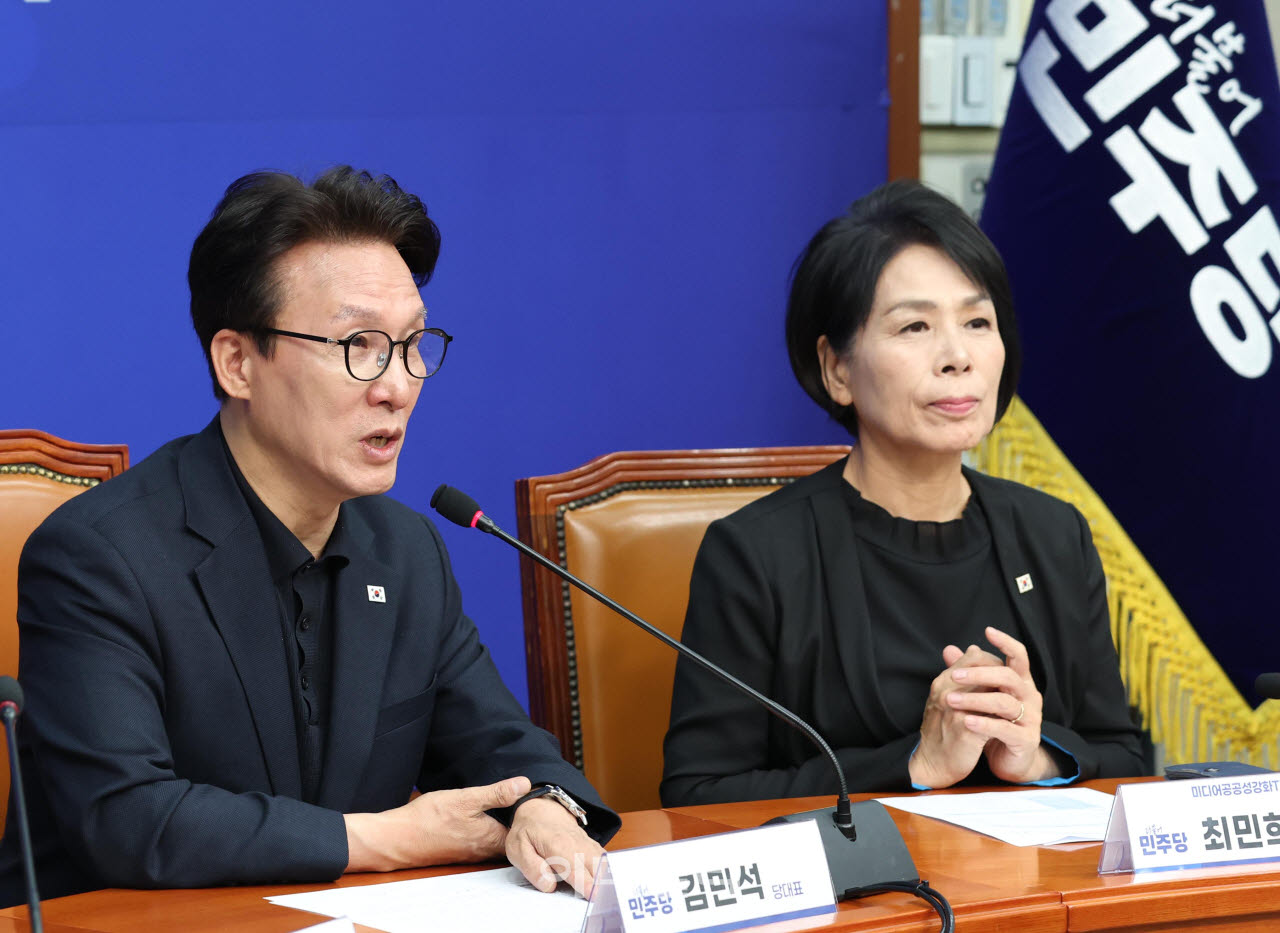 김민석 더불어민주당 대표가 17일 서울 여의도 국회에서 열린 미디어공공성강화TF 1차 회의에서 발언을 하고 있다. (사진=노진환 기자)