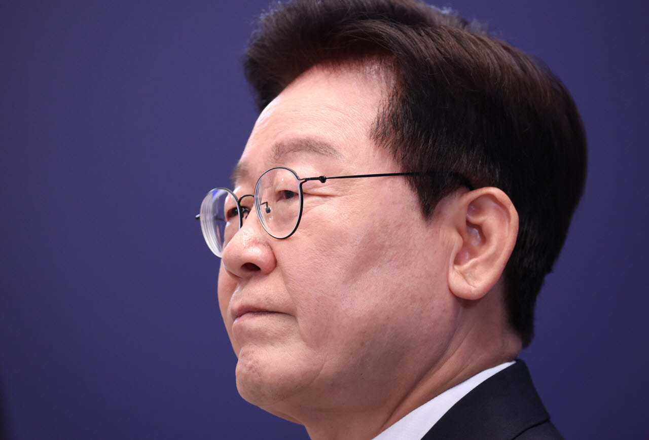 이재명 대통령이 18일 청와대 영빈관에서 열린 기자회견 '국민의 뜻, 국민의 삶 더 살피겠습니다'에서 취재진 질문을 받고 있다.(사진=뉴시스)