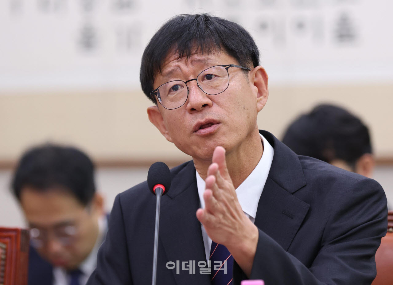 최길수 특별감찰관 후보자가 18일 서울 여의도 국회 법제사법위원회에서 열린 인사청문회에서 질의에 답변하고 있다. (사진=노진환 기자)