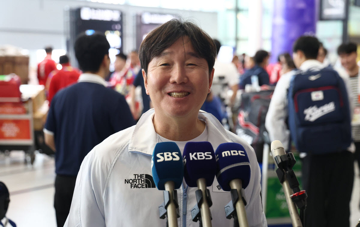 인터뷰하는 류지현 감독.(사진=연합뉴스)