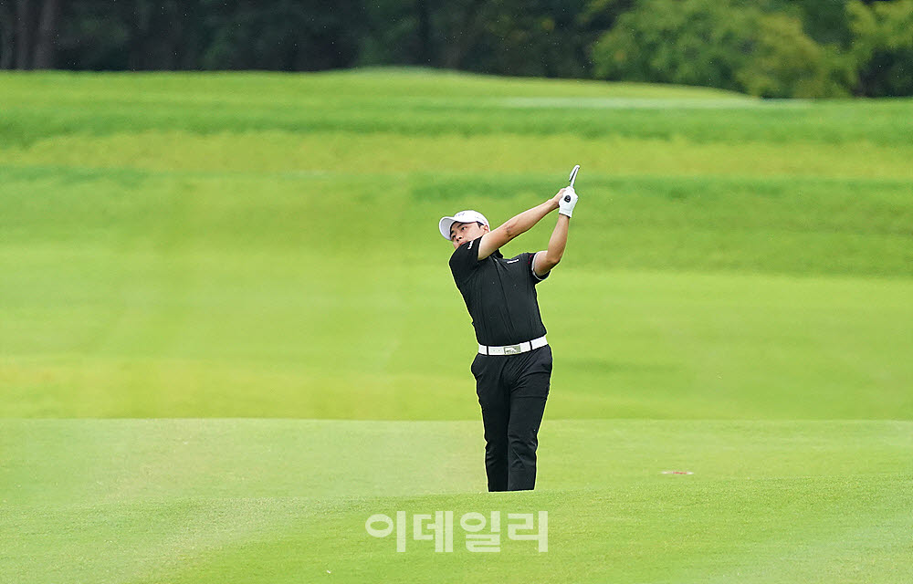 [포토] 박정훈, 강하게 날린 세컨샷