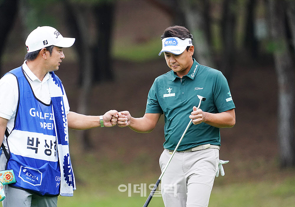 [포토] 박상현, 나이스 버디
