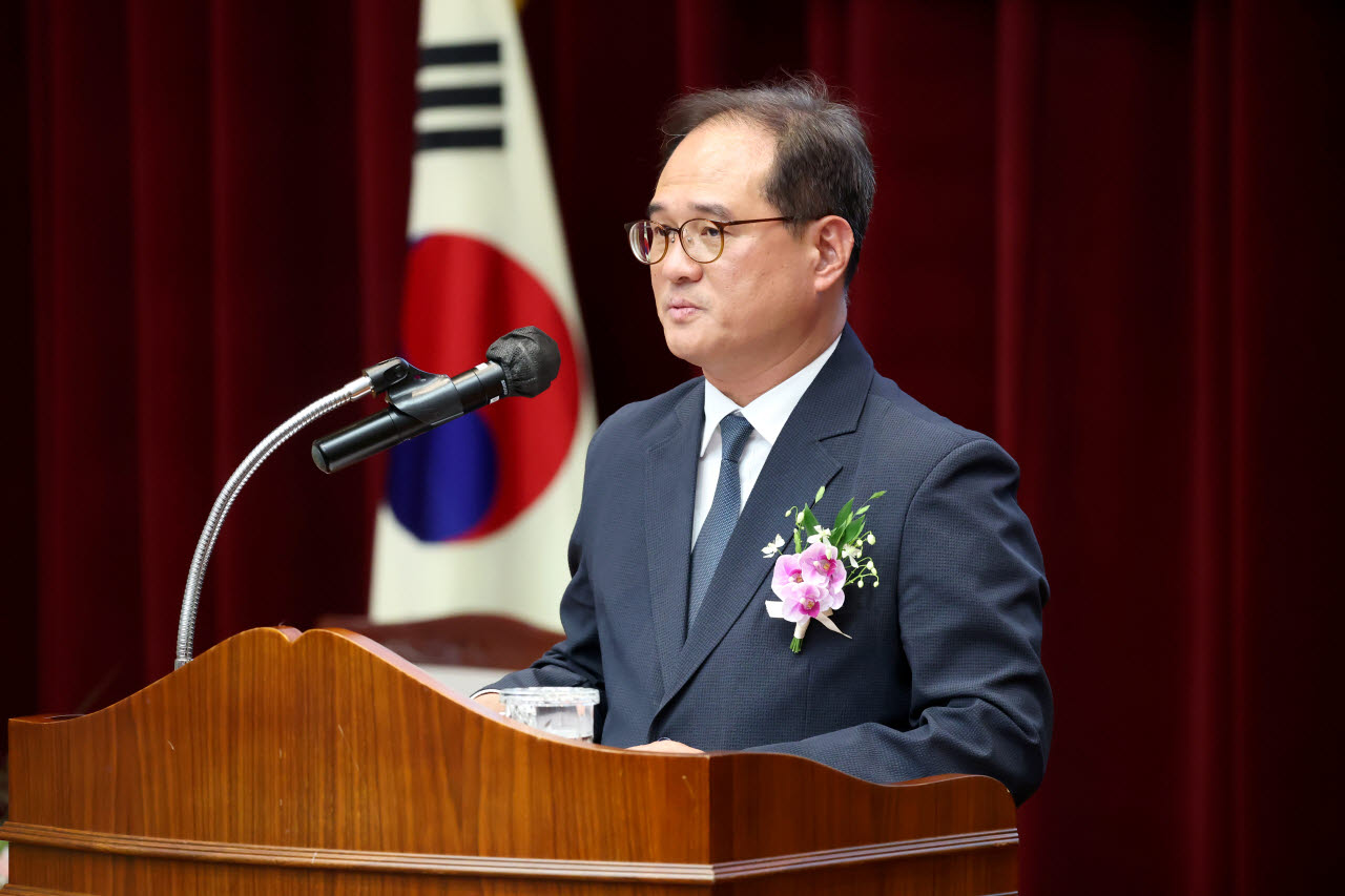 김종철 인천경제청장이 18일 송도 G타워 대강당에서 열린 취임식에서 취임사를 하고 있다. (사진 = 인천경제청 제공)