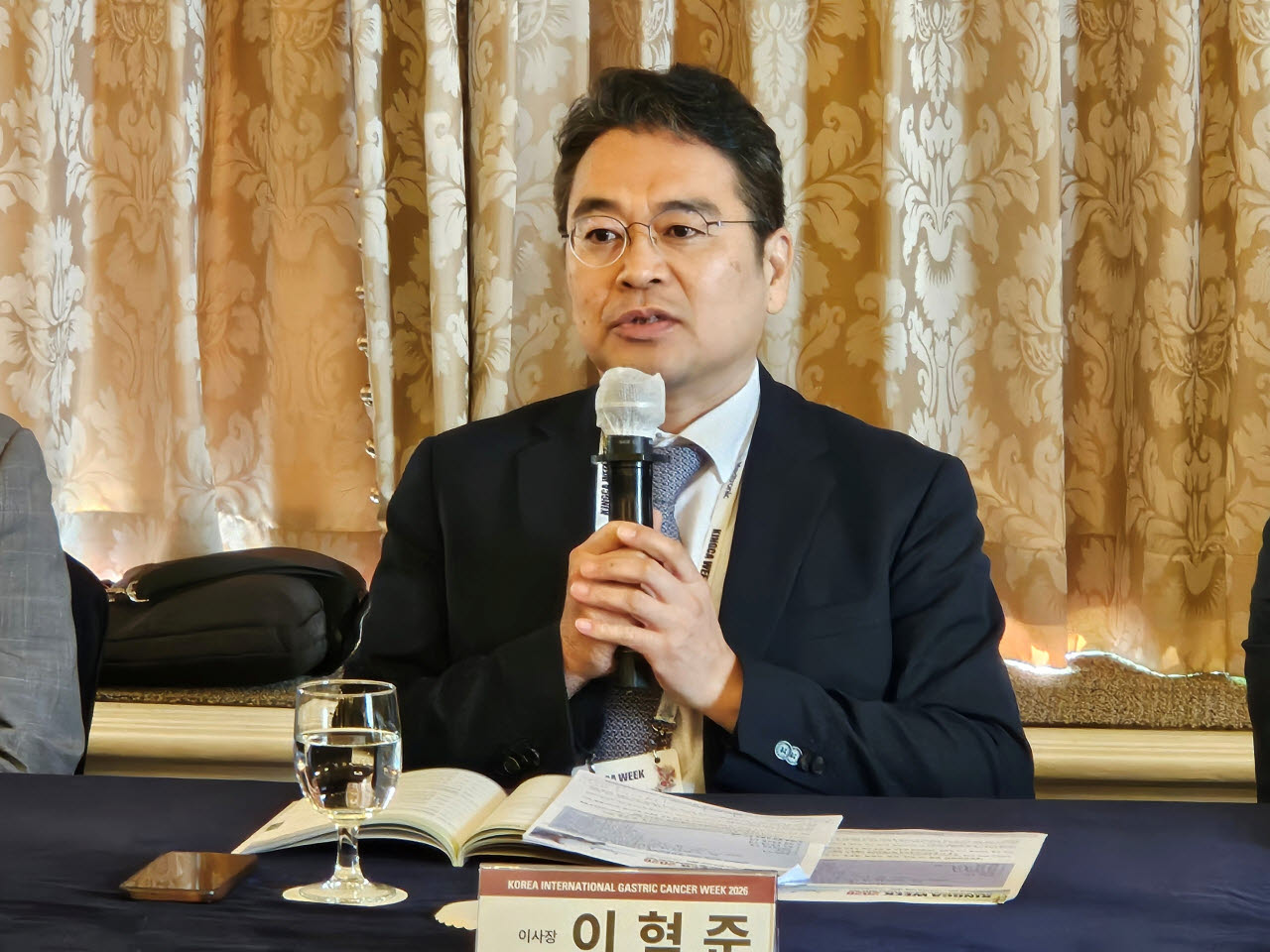 17일 더그랜드롯데 서울에서 열린 학회 창립 30주년 기자간담회에서 이혁준 대한위암학회 이사장이 발언하고 있다.(사진=안치영 기자)
