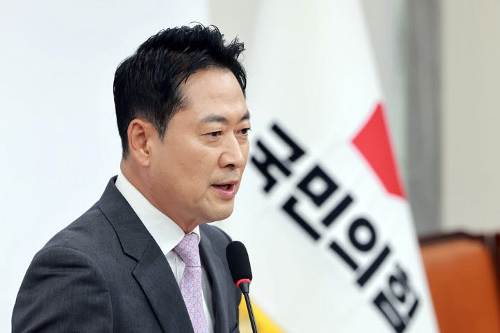 장동혁 국민의힘 대표가 18일 국회에서 이재명 대통령 기자회견과 관련해 입장을 밝히고 있다. (사진=연합뉴스)