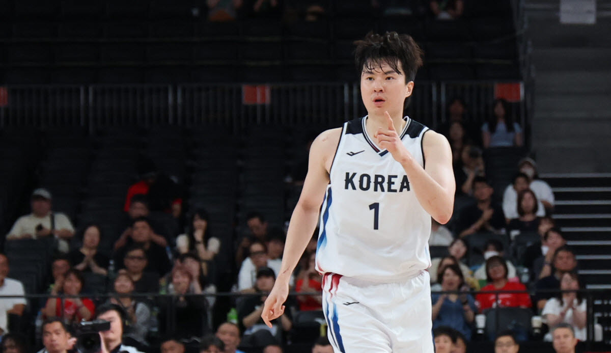 이현중의 3점.(사진=연합뉴스)