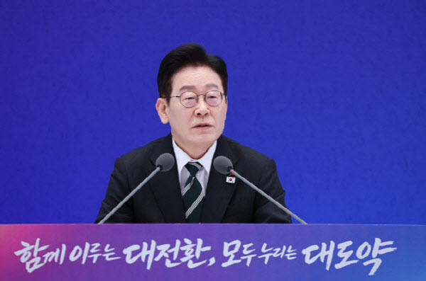 지지율 오르내릴 때마다 달랐다…李 대통령 7번의 표정[SHOT+]