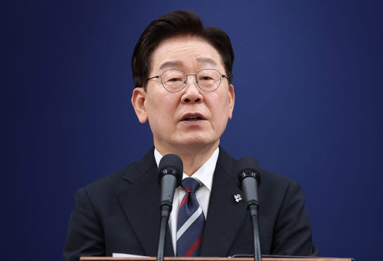 이재명 대통령이 6월 19일 청와대 춘추관에서 유럽·G7 순방 결과를 말하고 있다.(사진=연합뉴스)