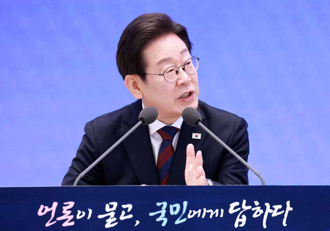 이재명 대통령이 지난해 7월 3일 청와대 영빈관에서 열린 '대통령의 30일, 언론이 묻고 국민에게 답하다' 기자회견에서 취재진의 질문에 답하고 있다. (사진=연합뉴스)