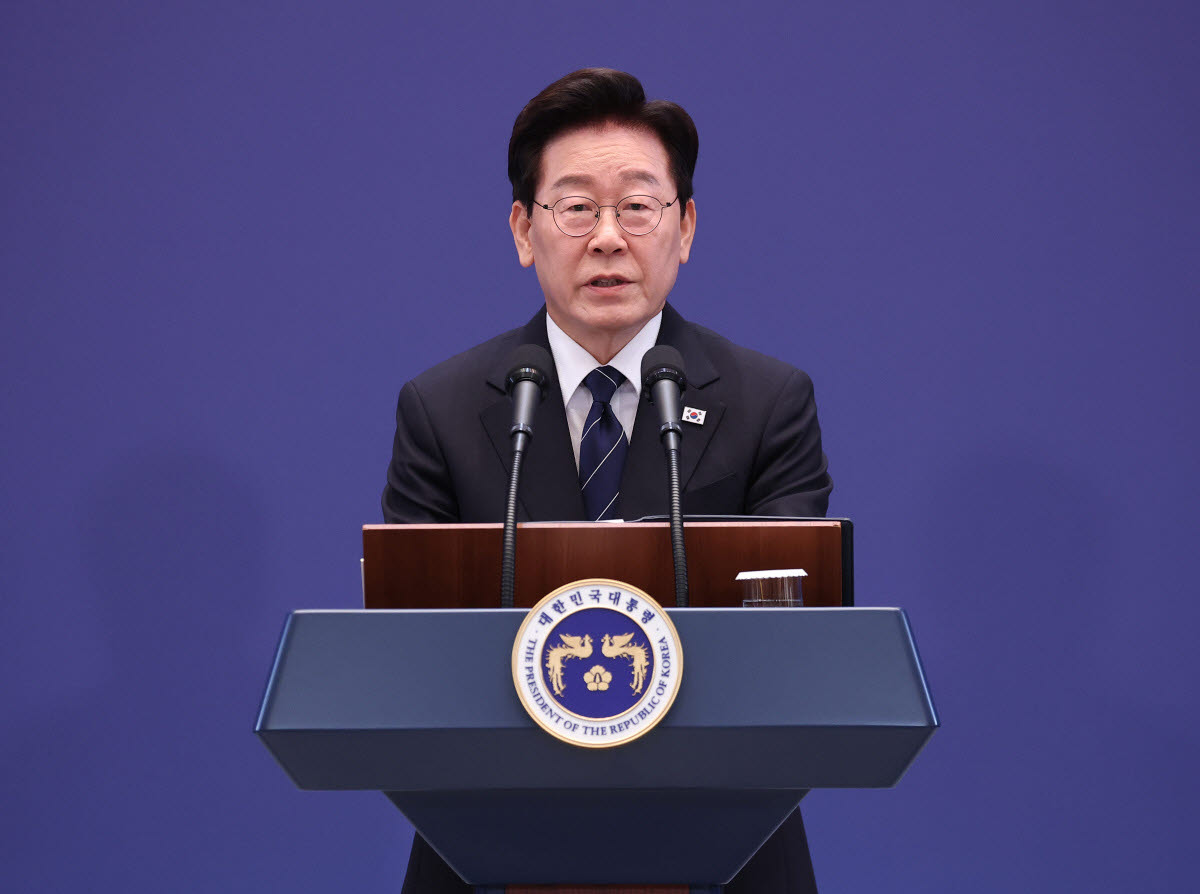 이재명 대통령이 18일 청와대 영빈관에서 열린 기자회견 '국민의 뜻, 국민의 삶 더 살피겠습니다'에서 발언을 하고 있다.(사진=연합뉴스)