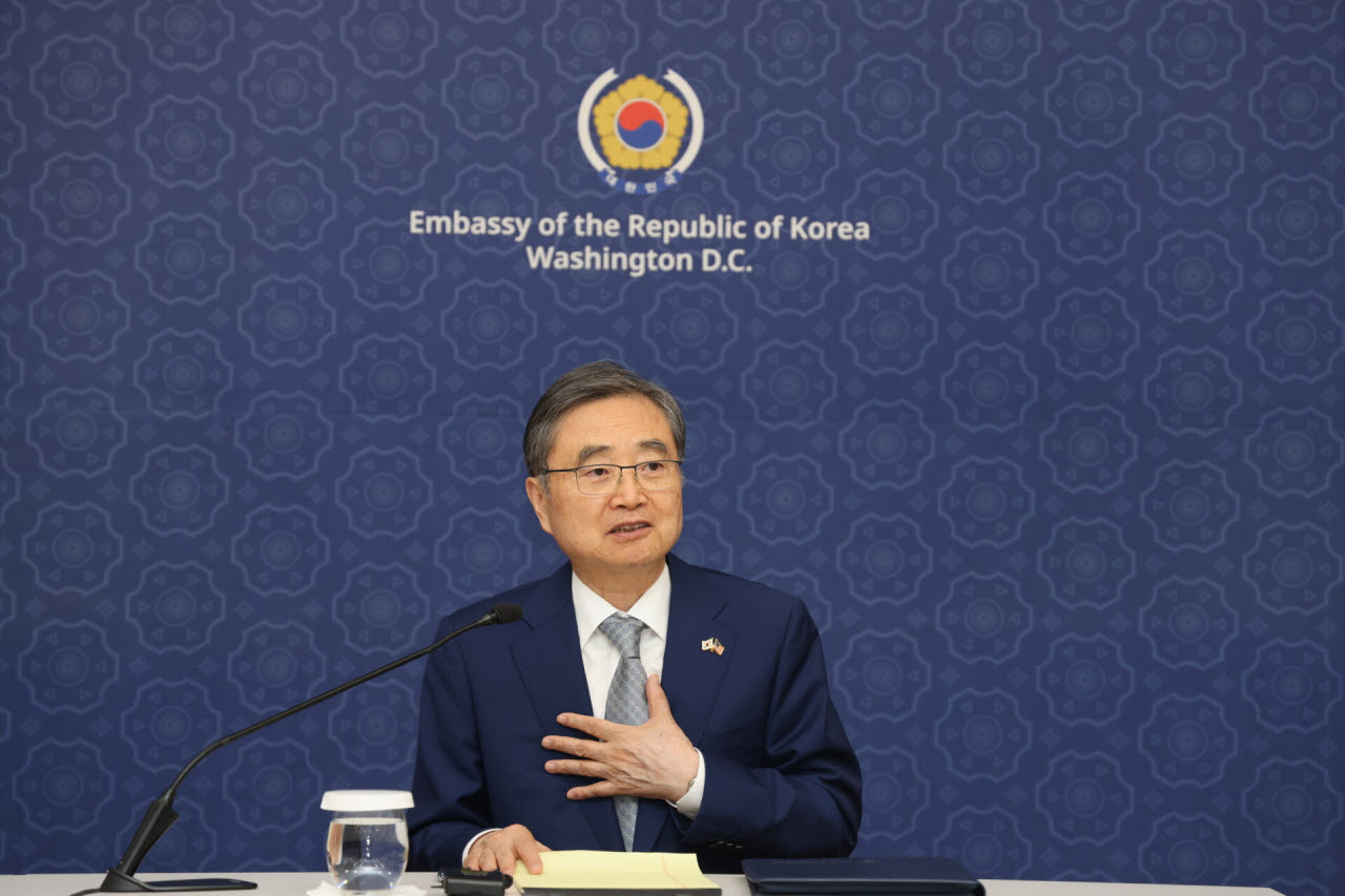 18일(현지시간) 조현 외교부 장관이 워싱턴 DC에서 특파원 간담회에서 한미외교장관회담 관련 설명하고 있다. [워싱턴 공동취재단 제공]