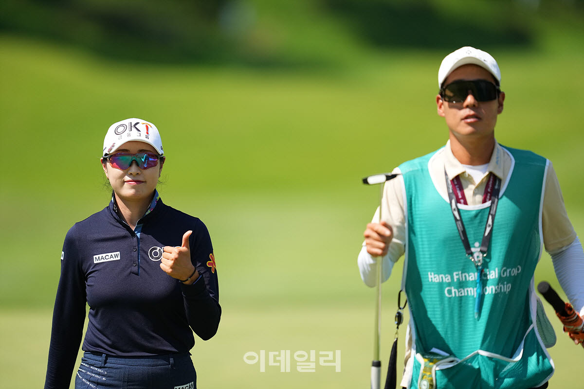 [포토]김우정,캐디 김준수와 엄지척
