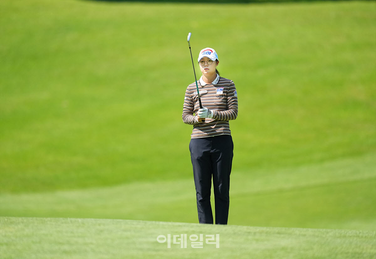 [포토]김가희,버디 위해 핀을 바로 본다