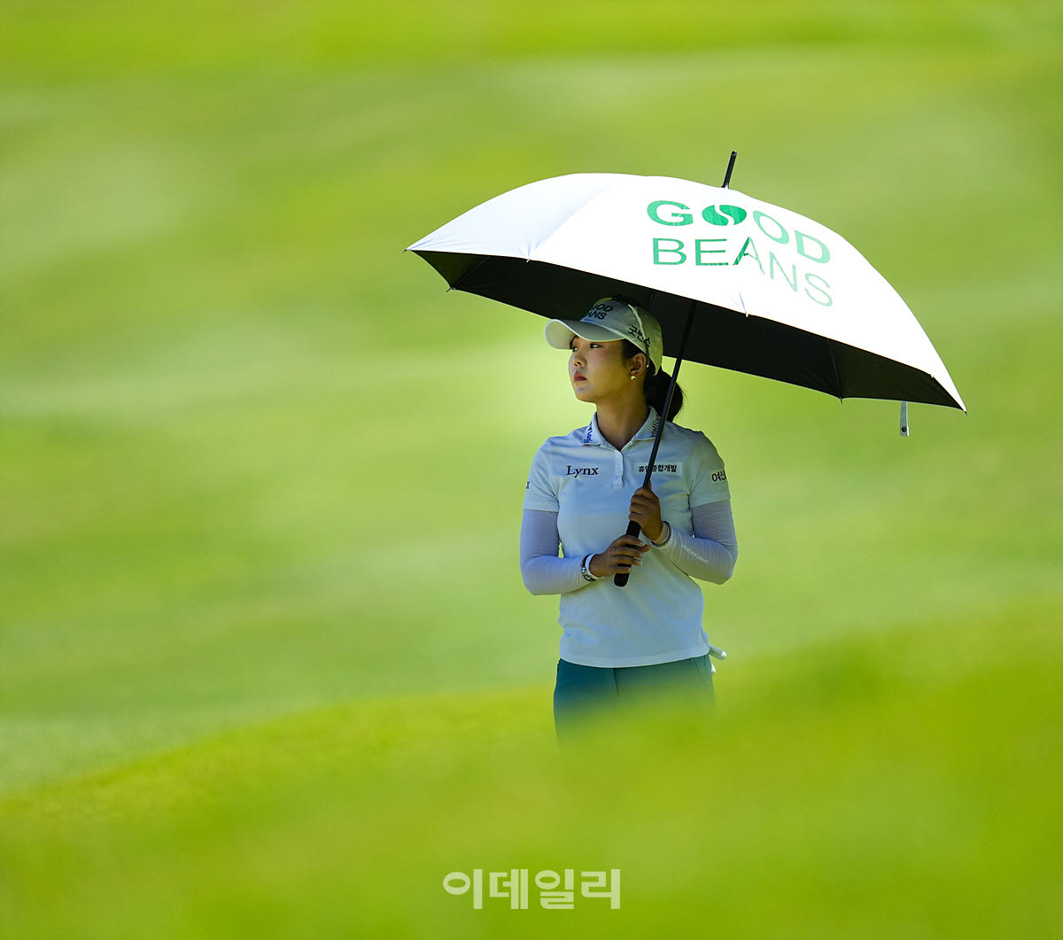 [이데일리 골프IN(대부도)=조원범 기자]19일 경기도 안산에 위치한 더헤븐 컨트리클럽(파72ㅣ6,819야드)에서 ‘하나금융그룹 챔피언십’(총상금 15억 원 우승상금 2억 7천만 원)3라운드가 열린 가운데 장은수(굿빈스)가 2번홀에서 경기를 치르고 있다.