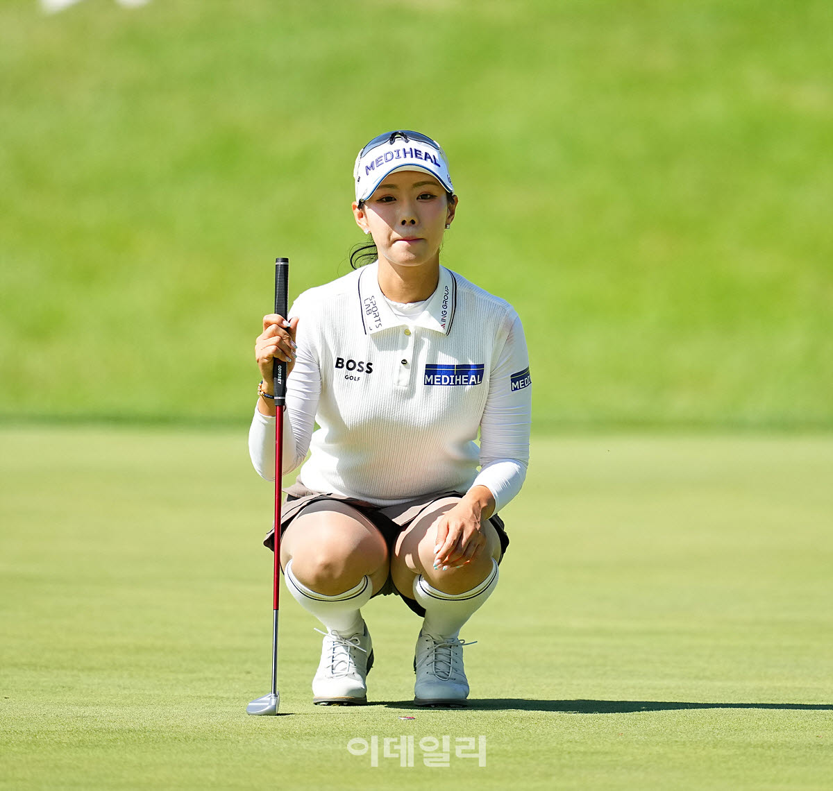 [이데일리 골프IN(대부도)=조원범 기자]19일 경기도 안산에 위치한 더헤븐 컨트리클럽(파72ㅣ6,819야드)에서 ‘하나금융그룹 챔피언십’(총상금 15억 원 우승상금 2억 7천만 원)3라운드가 열린 가운데 이채은이 1번홀에서 경기를 치르고 있다.