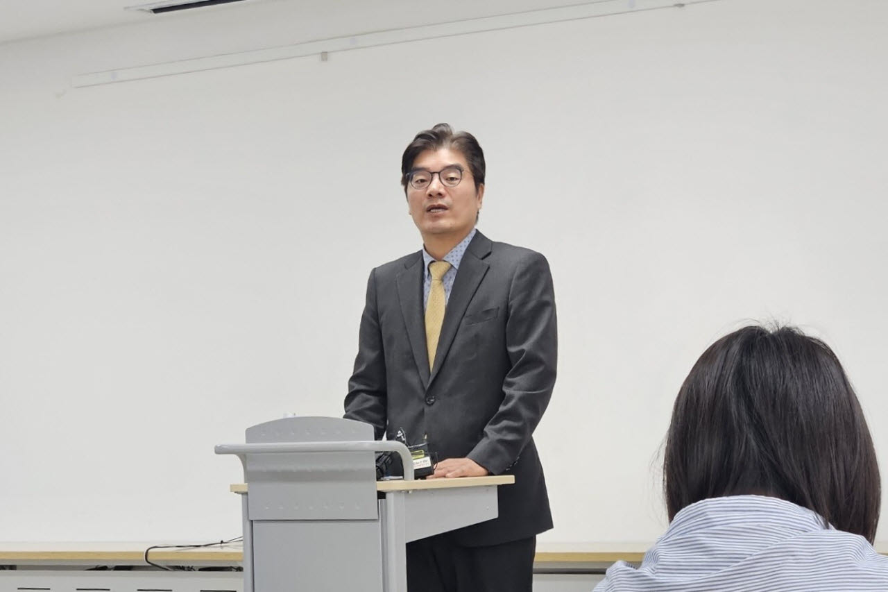 20일 오전 인천 서해구 신현원창동 제2청사에서 열린 기자회견에서 정종철 쿠팡풀필먼트서비스(CFS) 대표가 석남동 물류센터 화재 관련 추가 보상 방안을 설명하고 있다. (사진= 뉴시스)