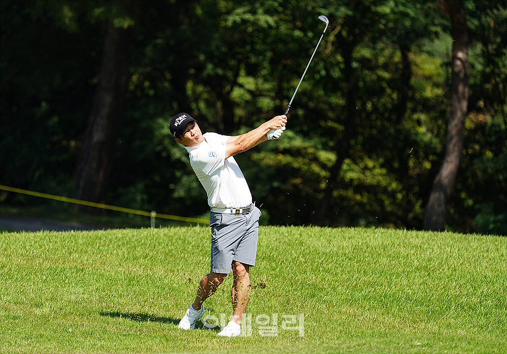 [포토] 강윤석, 호쾌하게 날린 세컨 아이언샷
