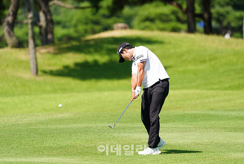 [포토] 옥태훈, 정교한 컨택으로 날린다