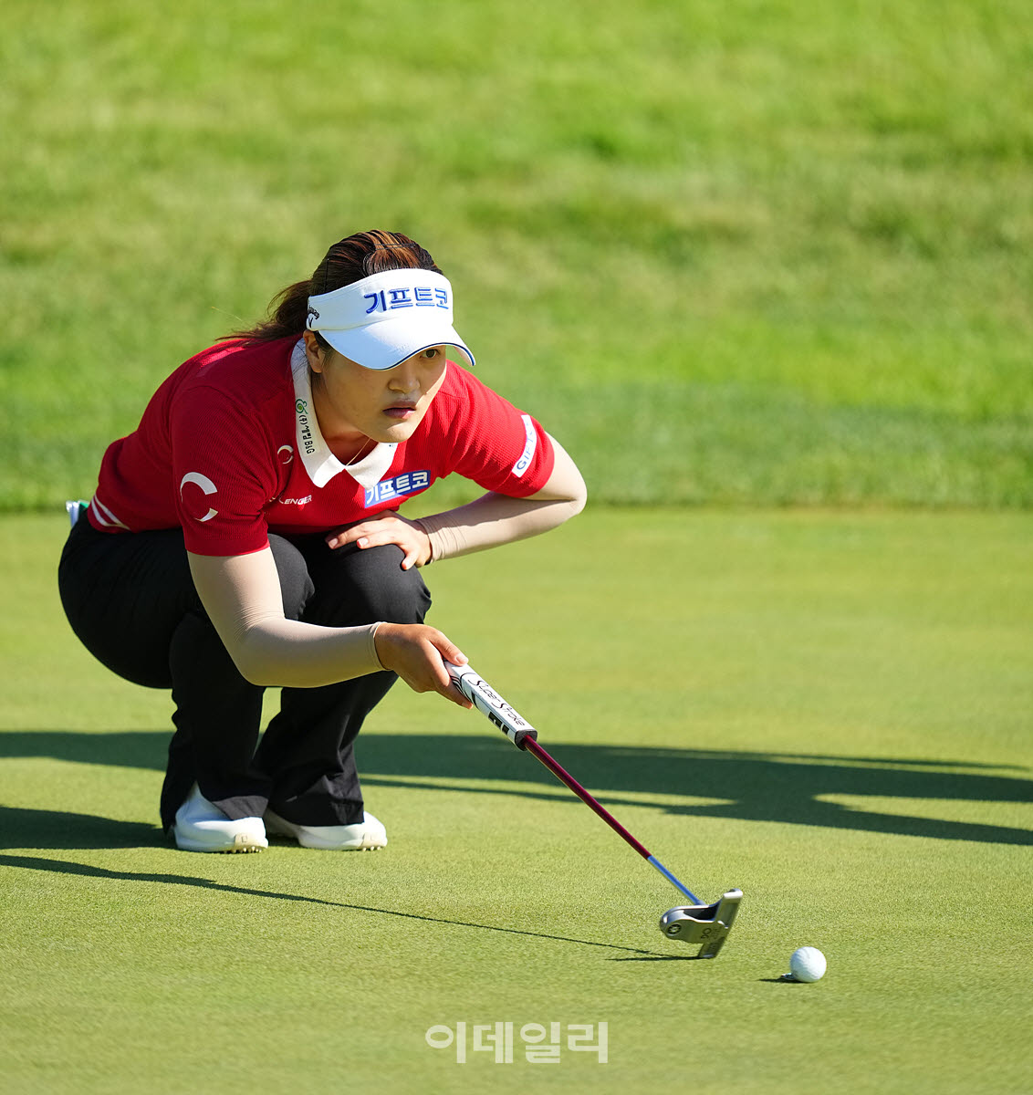 [포토]홍현지,첫 버디가 보인다